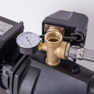 Hidrofor cu pompa autoamorsanta, fonta, putere 900 W, debit 3960 l/h, inaltime refulare 44 m, vas de expansiune 24 l