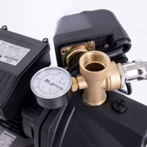 Hidrofor cu pompa autoamorsanta, fonta, putere 900 W, debit 3480 l/h, inaltime refulare 47 m, vas de expansiune 24 l