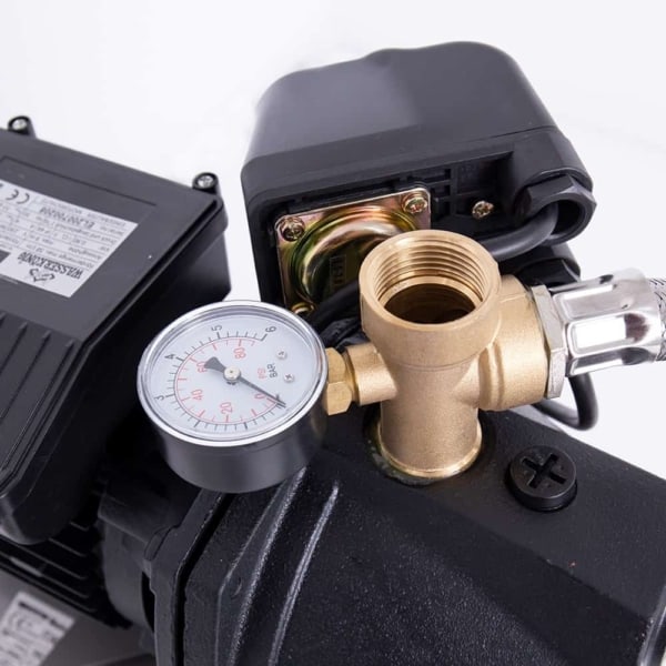 Hidrofor cu pompa autoamorsanta, fonta, putere 900 W, debit 3480 l/h, inaltime refulare 47 m, vas de expansiune 24 l
