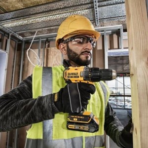Masina de gaurit si insurubat cu acumulatori Dewalt DCD777S2T valiza de transport