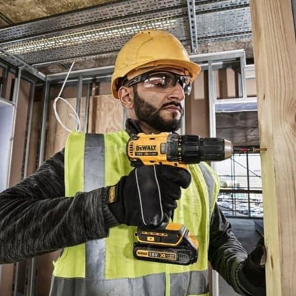 Masina de gaurit si insurubat cu acumulatori Dewalt DCD777S2T valiza de transport