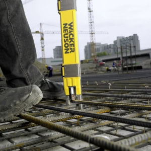 Masina de legat armaturi Wacker Neuson DF16, magazie pentru 77 de legaturi, capacitate legare 1000 noduri/h | Travandi.ro