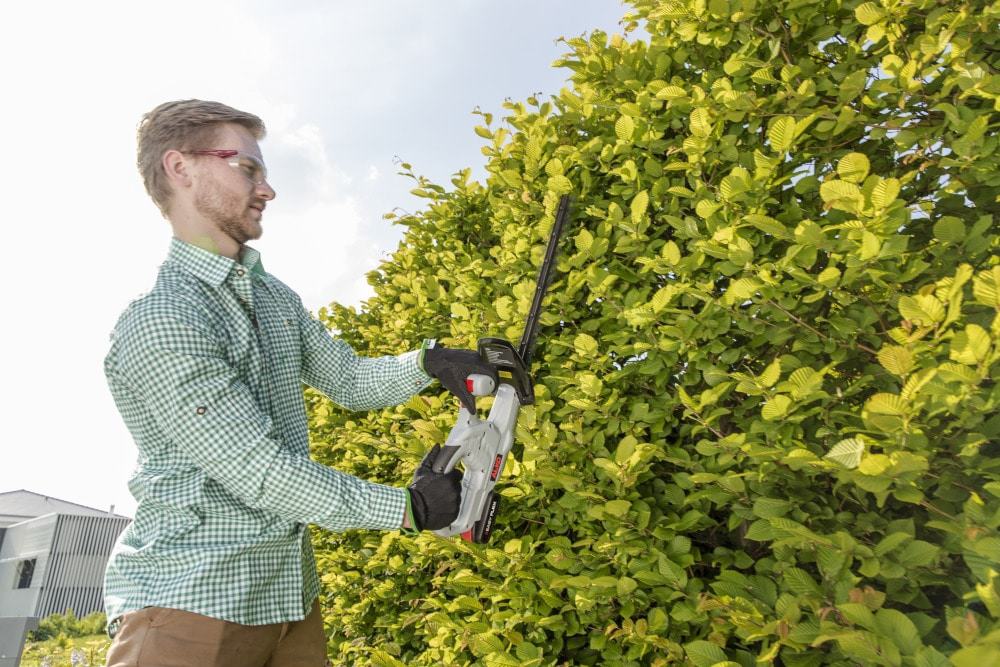 Foarfeca gard viu pe baterie AL-KO HT 2000 EasyFlex, cu baterie si incarcator 2 Foarfeca gard viu pe baterie AL-KO HT 2000 EasyFlex, cu baterie si incarcator - Image 2