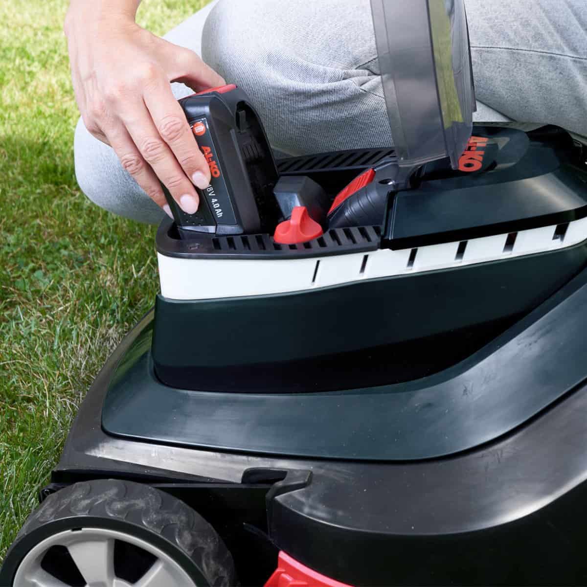 Masina de tuns gazon AL-KO 38.2 LI Comfort 3in1 Acumulator 18 V 38 cm cos 45 l fara baterie si incarcator 11 Masina de tuns gazon AL-KO 38.2 LI Comfort 3in1 Acumulator 18 V 38 cm cos 45 l fara baterie si incarcator - Image 11