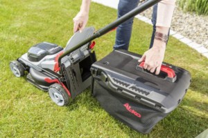 Masina de tuns gazon AL-KO 34.8 LI EasyFlex Acumulator 2 Baterii 2.5A h 20 V 34 cm cos 30 l | Travandi.ro
