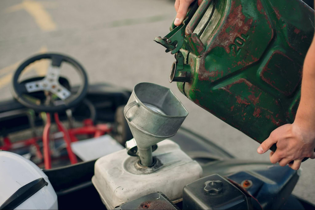 Ce ulei folosesc la motosapa? Alege uleiul corect | Travandi.ro