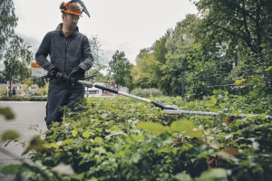 Motor combinat STIHL KMA 135 R cu acumulator - sistem AP (fara acumulator si incarcator) | Travandi.ro
