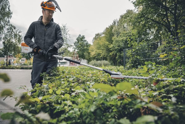 Motor combinat STIHL KMA 135 R cu acumulator - sistem AP (fara acumulator si incarcator) - Image 3