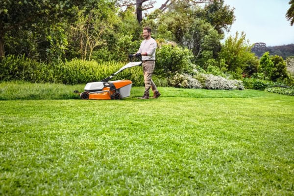 Masina de tuns gazon STIHL RMA 253 T Acumulator 51 cm cos 55 l fara acumulator si incarcator - Image 2
