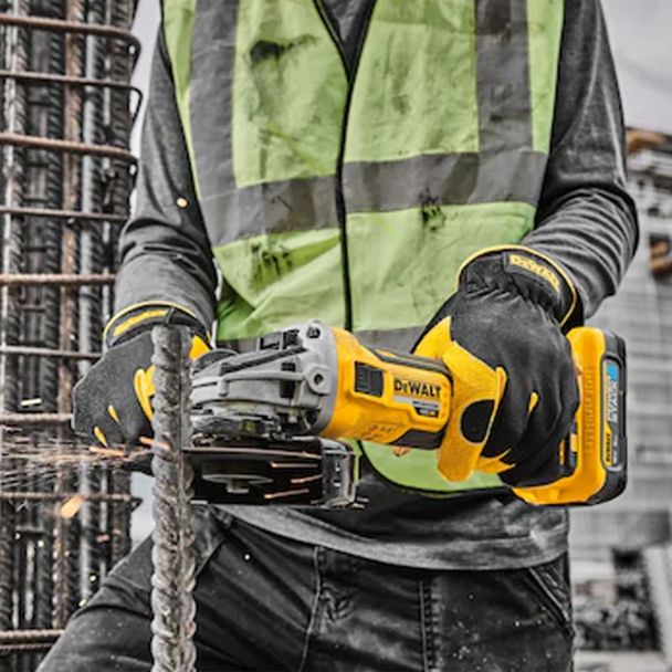 Polizor unghiular DeWalt DCG405H2T, 125 mm, cu 2 acumulatori POWERSTACK 18 V/5.0 Ah si incarcator in valiza de transport 4 Polizor unghiular DeWalt DCG405H2T, 125 mm, cu 2 acumulatori POWERSTACK 18 V/5.0 Ah si incarcator in valiza de transport - Image 4