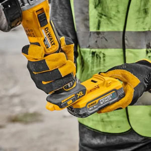 Polizor unghiular DeWalt DCG405H2T, 125 mm, cu 2 acumulatori POWERSTACK 18 V/5.0 Ah si incarcator in valiza de transport 11 Polizor unghiular DeWalt DCG405H2T, 125 mm, cu 2 acumulatori POWERSTACK 18 V/5.0 Ah si incarcator in valiza de transport | Travandi.ro