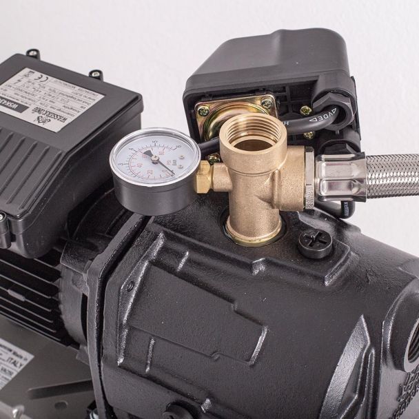 Hidrofor cu pompa autoamorsanta Wasserkonig WSK4348-50, fonta, putere 1000 W, debit 4320 l/h, inaltime refulare 48 m, vas de expansiune 50 litri 3 Hidrofor cu pompa autoamorsanta Wasserkonig WSK4348-50, fonta, putere 1000 W, debit 4320 l/h, inaltime refulare 48 m, vas de expansiune 50 litri - Image 3