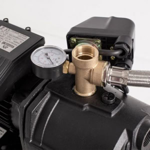 Hidrofor cu pompa autoamorsanta Wasserkonig WSK4950-50, corp fonta, putere 1200 W, debit 4860 l/h, inaltime refulare 50 m, vas de expansiune 50 litri | Travandi.ro