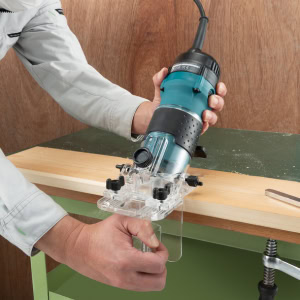 Masina de frezat unimanuala 6 mm, 530W MAKITA 3712 | Travandi.ro