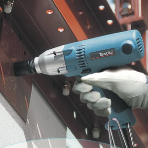Masina de insurubat cu impact, 150 Nm, 280W MAKITA 6953 | Travandi.ro