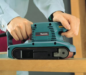 Masina de slefuit cu banda 650W, 76x457mm MAKITA 9911 | Travandi.ro