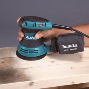 Masina de slefuit orbitala 300W 125mm MAKITA BO5031 | Travandi.ro