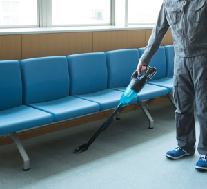 Aspirator vertical LXT 18V, fara acumulatori MAKITA DCL180ZB | Travandi.ro