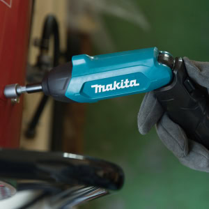 Masina de insurubat cu acumulator incorporat 3,6V, 4 Nm, cu set de 81 accesorii de insurubat MAKITA DF001DW | Travandi.ro