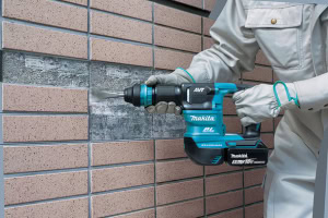 Demolator LXT 18V, SDS-PLUS, 3,1 J, livrat cu 2 acumulatori 5,0Ah MAKITA DHK180RTJ | Travandi.ro