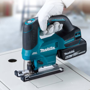 Fierastrau vertical LXT 18V, 23 mm, livrat cu 2 acumulatori de 3,0Ah MAKITA DJV184RFJ | Travandi.ro