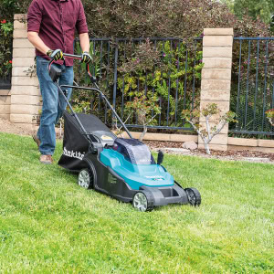 Masina de tuns gazon LXT 18V, 43 cm, livrata cu 2 acumulatori 18V 5,0Ah MAKITA DLM432CT2 | Travandi.ro