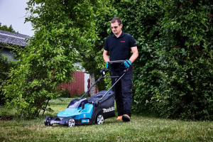 Masina de tuns gazon LXT 18V, 43 cm, livrata cu 2 acumulatori 18V 5,0Ah MAKITA DLM432CT2 | Travandi.ro