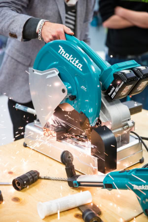 Debitator LXT 18V, 355 mm, livrat cu 2 acumulatori MAKITA DLW140PT2 | Travandi.ro