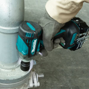 Cheie de insurubat cu impact LXT 18V, 330 Nm, cu 2 acumulatori MAKITA DTW301RTJ | Travandi.ro
