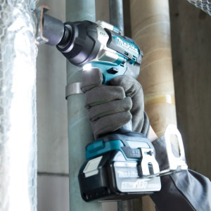 Cheie de insurubat cu impact LXT 18V, 700 Nm, fara acumulatori MAKITA DTW701Z | Travandi.ro
