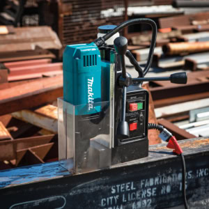 Masina de gaurit si insurubat cu talpa magnetica 1050W MAKITA HB350 | Travandi.ro