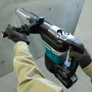 Ciocan rotopercutor XGT, SDS-MAX, 8 J, livrat cu 2 acumulatori 40Vmax 4.0Ah MAKITA HR005GM202 | Travandi.ro
