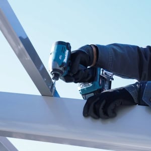 Masina de insurubat cu impact XGT, 210 Nm, livrata cu 2 acumulatori 40Vmax 2.0Ah MAKITA TD003GA201 | Travandi.ro