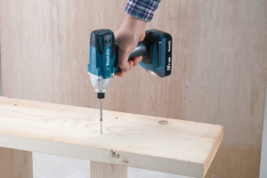 Masina de insurubat cu impact 18V de tip G, 140 Nm, cu 2 acumulatori MAKITA TD127DWE | Travandi.ro