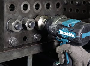 Cheie de strans cu impact XGT, 1800 Nm, livrata cu 2 acumulatori 40Vmax 4.0Ah MAKITA TW001GM201 | Travandi.ro