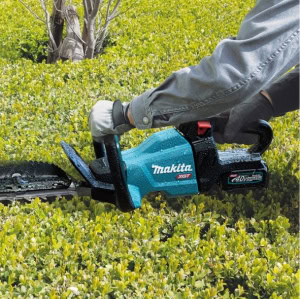 Foarfecă de tuns gardul viu cu dinți asimetrici XGT 40V, 60 cm, fără acumulatori MAKITA UH004GZ | Travandi.ro