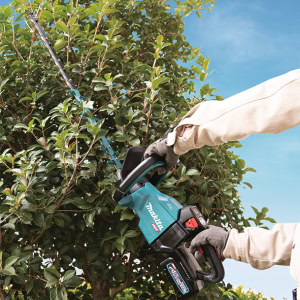 Foarfecă de tuns gardul viu cu dinți asimetrici XGT 40V, 75 cm, fără acumulatori MAKITA UH005GZ | Travandi.ro