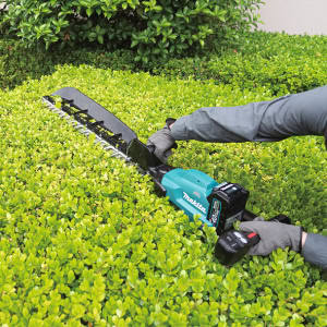 Foarfecă de tuns gardul viu des XGT 40V, 75 cm, livrată cu 1 acumulator 40V 4.0Ah MAKITA UH014GM101 | Travandi.ro