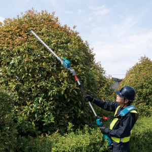 Foarfeca pentru tuns gard viu telescopica XGT 40Vmax, 600 mm, livrata fara acumulatori MAKITA UN001GZ | Travandi.ro