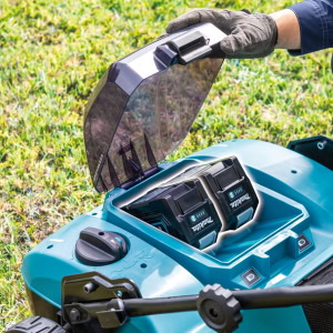 Scarificator cu acumulatori XGT, 380 mm, 50L, livrat cu 2 acumulatori 40Vmax 4.0Ah MAKITA UV001GM201 | Travandi.ro