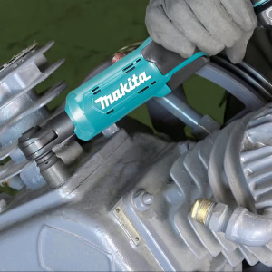 Cheie cu clichet CXT 12Vmax, 47,5 Nm, livrată cu un acumulator 2.0 Ah MAKITA WR100DWA | Travandi.ro