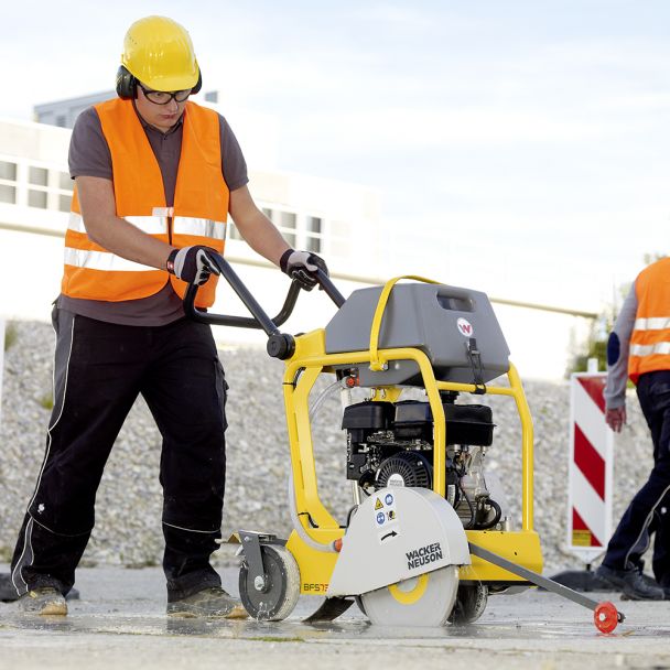 Masina de taiat beton-asfalt Wacker Neuson BFS735, motor termic 4T, 350 mm 5 Masina de taiat beton-asfalt Wacker Neuson BFS735, motor termic 4T, 350 mm - Image 5