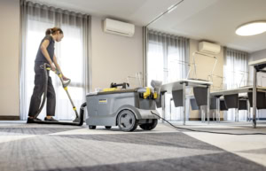 Aspirator cu spalare prin injectie-extractie profesional Karcher Puzzi 10/1 | Travandi.ro