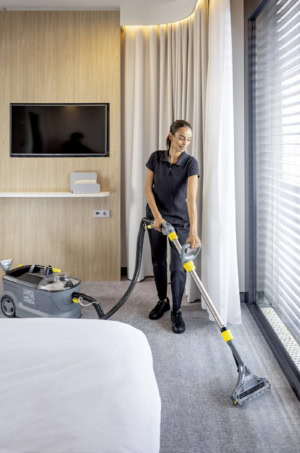 Aspirator cu spalare prin injectie-extractie profesional Karcher Puzzi 10/1 | Travandi.ro