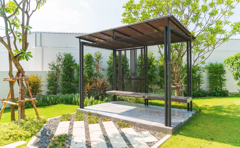 Amenajari de gradini cu flori si piatra | Travandi.ro