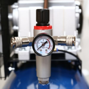 Compresor de aer AIRMASTER320/100, 2.2 kW, 10 bar, 320 l/min, butelie 100 litri | Travandi.ro