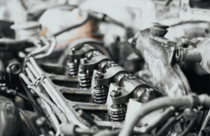 De ce se afumă bujia la motocultor? Diagnostic corect | Travandi.ro