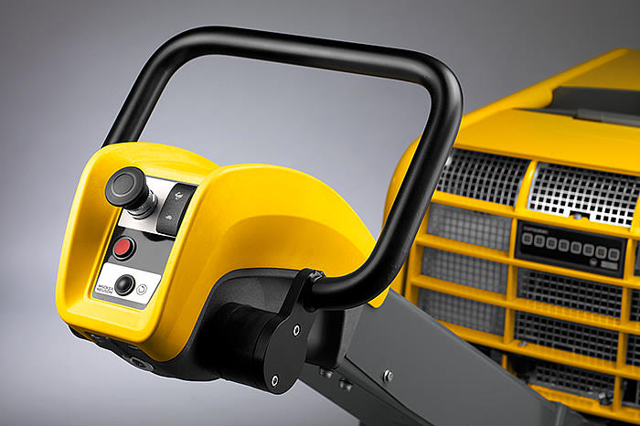 Placa compactoare reversibila Wacker Neuson DPU90Lec670, diesel, racire cu apa, greutate 756 kg, forta de impact 90 kN, pornire electrica, sistem Compatec | Travandi.ro