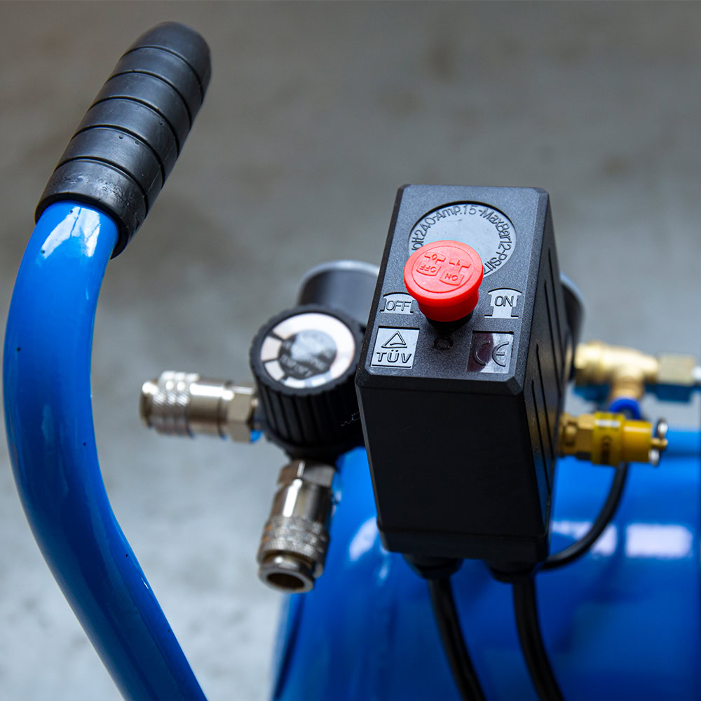 Compresor de aer Airmaster AIR2SHU824 kit AIR3, 24 l, 1500 W, 8 bar, 206 l/min + set 3 accesorii aer