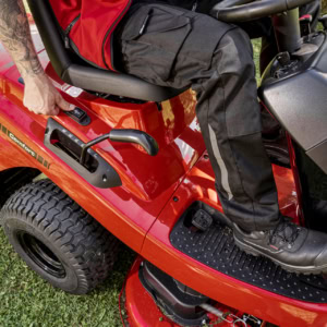 Tractoras de tuns gazon SOLO by Al-Ko Comfort T22-103.3 HD-A V2, 103cm, hydro | 708cc 12.2kW 22 Tractoras de tuns gazon SOLO by Al-Ko Comfort T22-103.3 HD-A V2, 103cm, hydro | 708cc 12.2kW | Travandi.ro